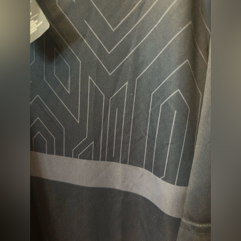 SOLD ON XPOST 🆕 Oakley Black Polo with Geometric Design. XL. - Picture 11 of 12